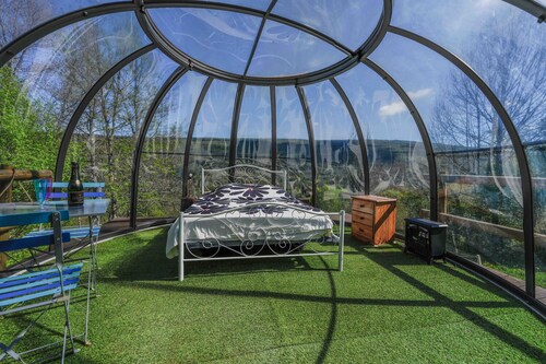 Cabane « Nuit Insolite en Dôme Vitré » : Vue Montagne, Terrasse Privée, Jardin Partagé