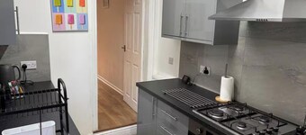 2 Bed - Sleeps 4 - Garden - Free Parking