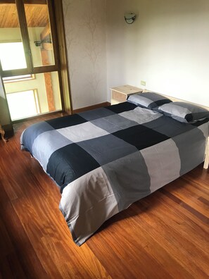 Iron/ironing board, internet, bed sheets