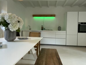 Fridge, oven, dishwasher, toaster - Lago Lounge & Pool Apartment in Stresa (Stresa)