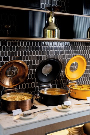 Free daily buffet breakfast - Hotel Sands Point (Puducherry)