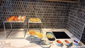 Free daily buffet breakfast