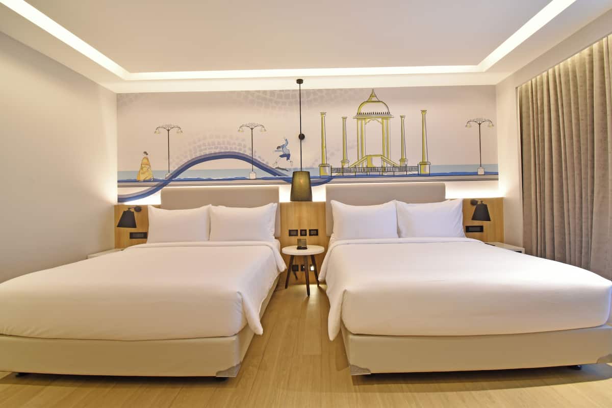 Chambre familiale double, 2 lits doubles, accessible aux personnes malvoyantes, salle de bain privée | Coffre-fort, espace de travail pour ordinateurs portables