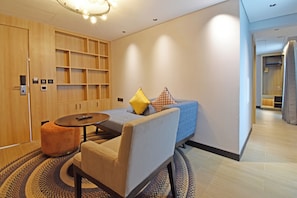 Deluxe Studio Suite, 1 King Bed | Living area | 40-inch LED TV with digital channels, pay films, streaming services - Hotel Sands Point (Puducherry)