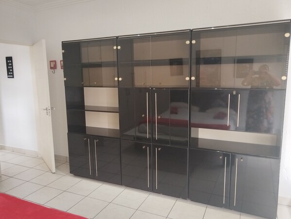 Internet, bed sheets - Stunning six sleeper apartment on the banks of the Olifants river. (Emalahleni)