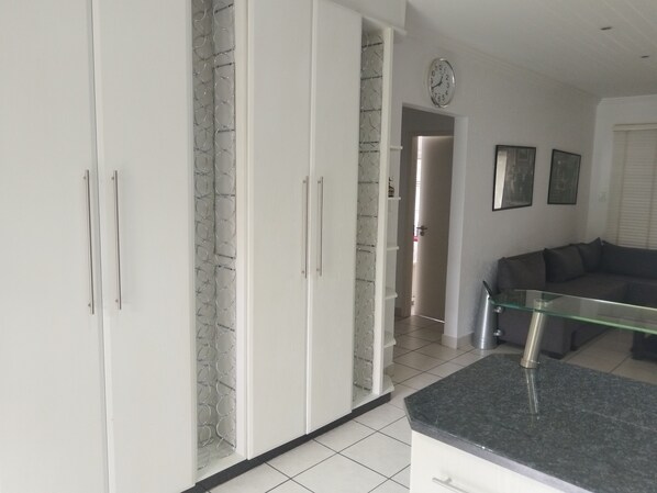 Interior - Stunning six sleeper apartment on the banks of the Olifants river. (Emalahleni)