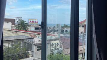 Deluxe Apartment, Beach View | Interior