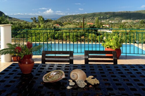 Private Villa, 3 bedrooms/2 bathrooms in Katelios.  Pool, gardens, BBQ