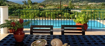 Private Villa, 3 bedrooms/2 bathrooms in Katelios.  Pool, gardens, BBQ