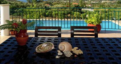 Private Villa, 3 bedrooms/2 bathrooms in Katelios. Pool, gardens, BBQ