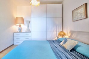 2 bedrooms, travel cot - Baia Apartments Trilo 5 CSC/14 sea view (Marinella)
