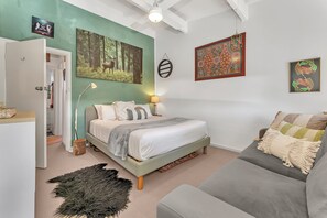 2 bedrooms, iron/ironing board, free WiFi, bed sheets - Colour Pop Cottage - A vibrant courtyard retreat perfect for long stays (Payneham)