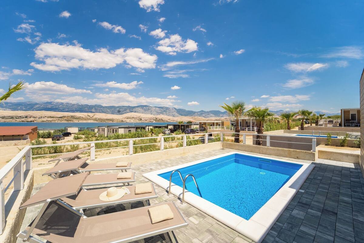 Husvogn (Sylva Holiday Home with pool) | Terrasse/patio