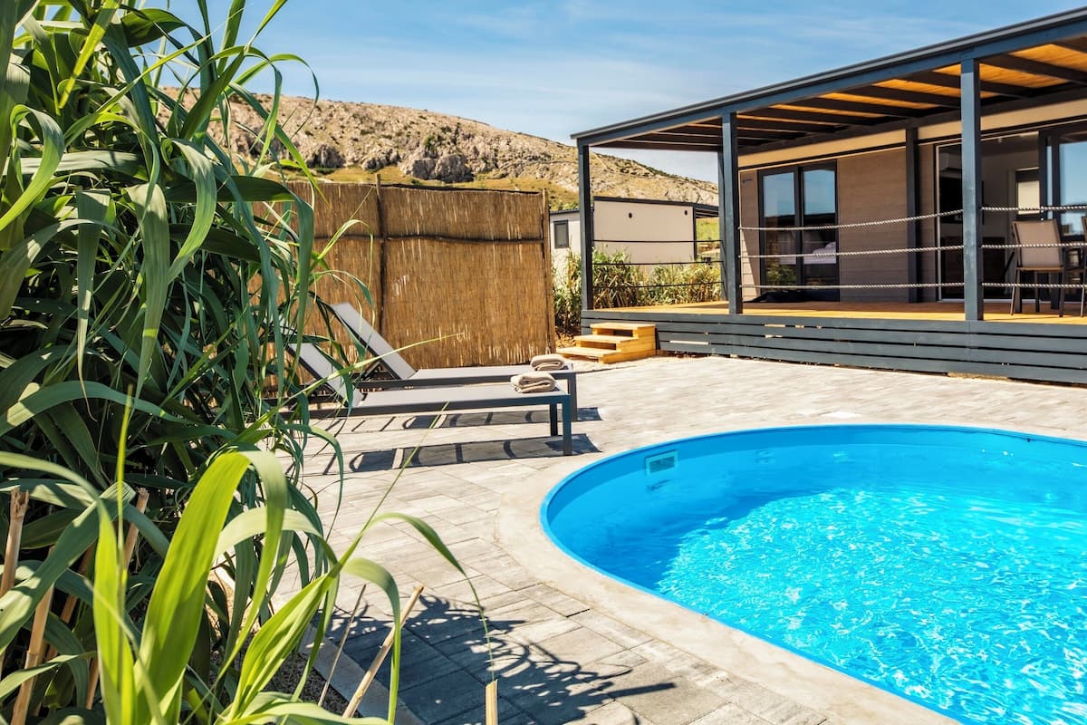 Aura Holiday Home with pool | Safe på rommet og wi-fi (inkludert)