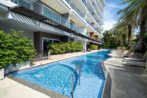 2 outdoor pools, open 7:00 AM to 7:00 PM, pool loungers - Tropical Poo View 1 BR Apt Babylon M206 (Rawai)