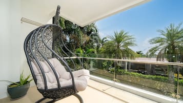 Appartamento, vista piscina | Terrazza/patio