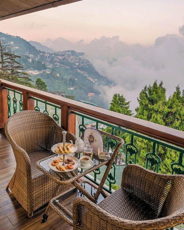 Outdoor dining - Welcomhotel THE Savoy Member Itchotel Group (Dehradun)