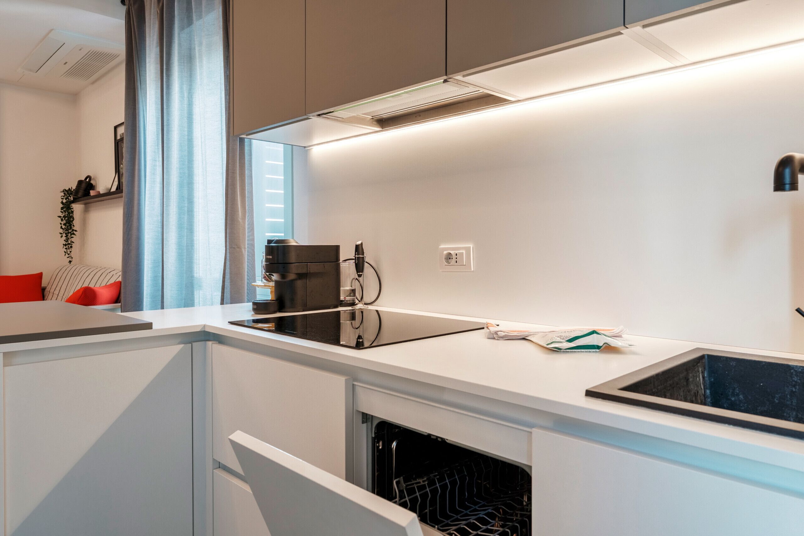 Frigorifero, forno, lavastoviglie, macchina per tè/caffè