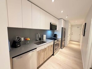 Fridge, microwave, oven, stovetop