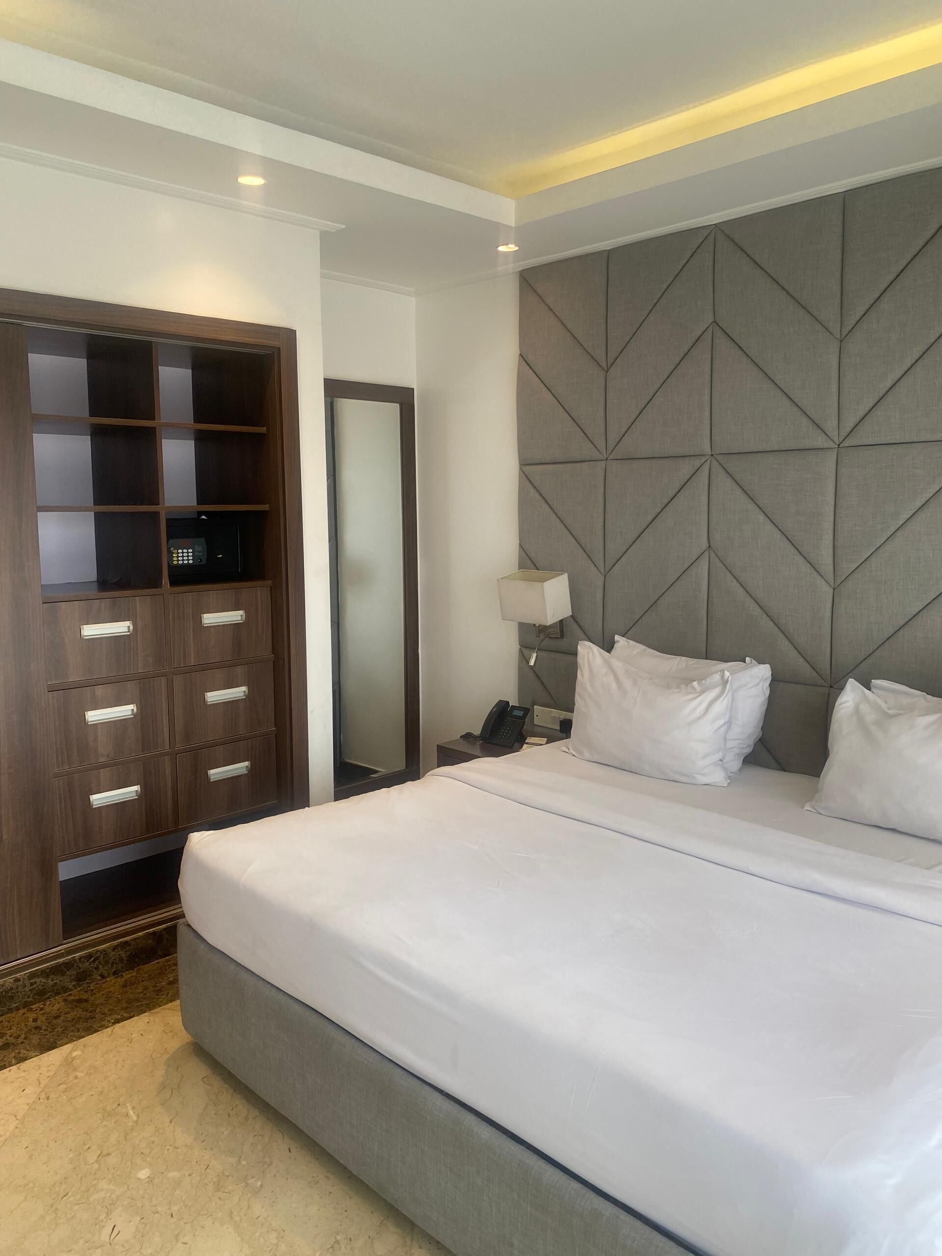 高級客房 | 房內夾萬、獨特設計、獨特裝修、書桌