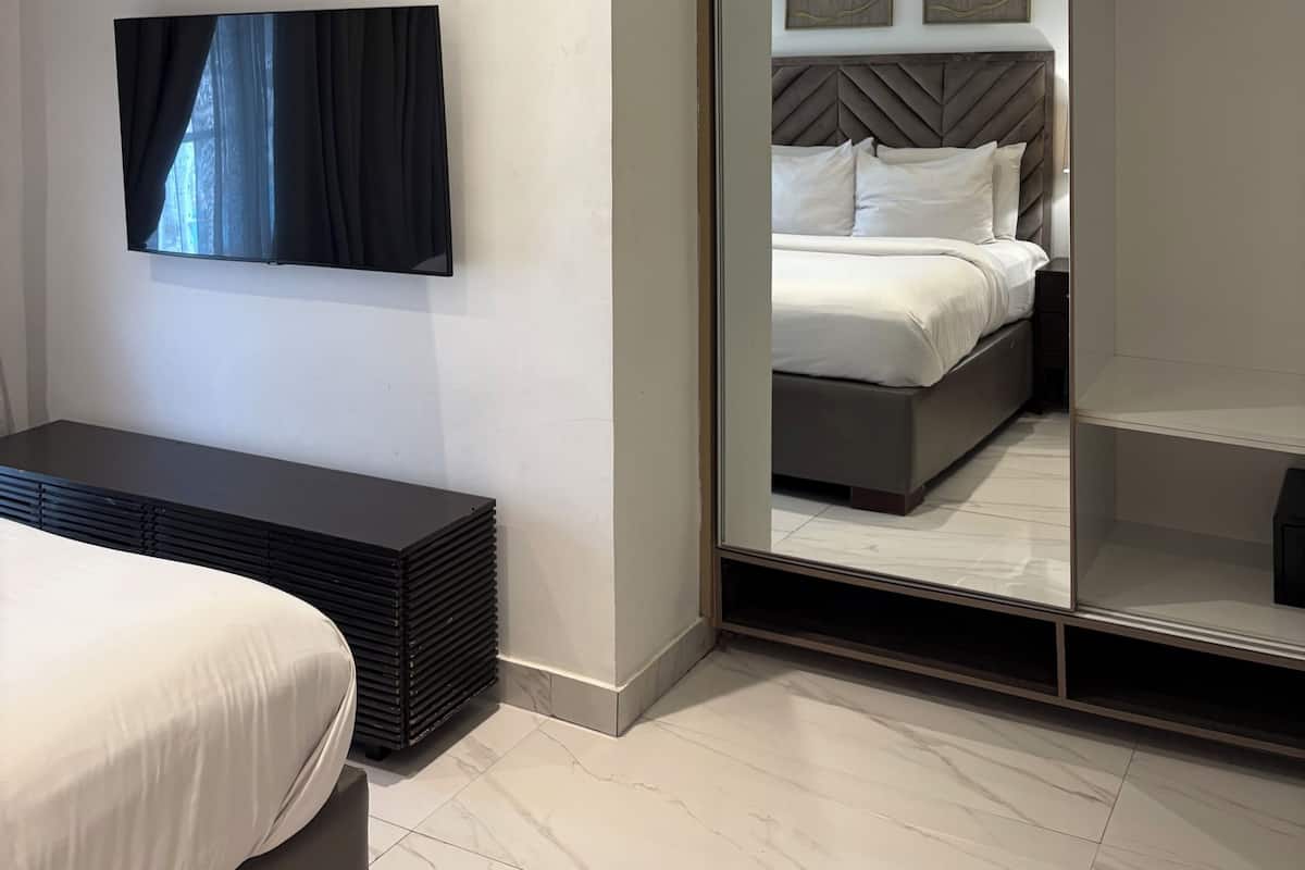 Departamento, 1 habitación | Caja de seguridad en la habitación y decoración personalizada