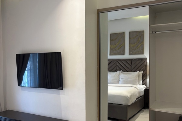 Apartment, 1 Bedroom | In-room safe, individually decorated, individually furnished