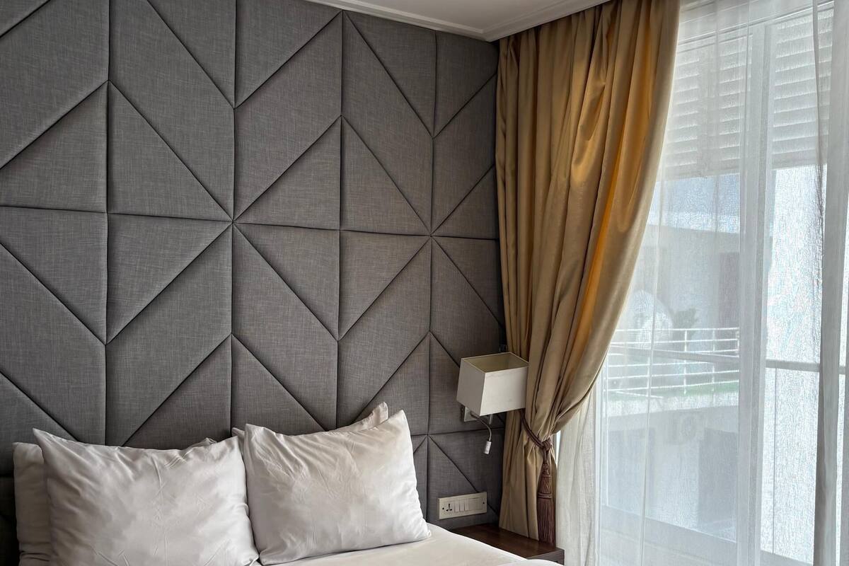 Classic Apartment | In-room safe, individually decorated, individually furnished, desk