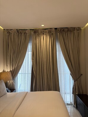 Studio, 1 Queen Bed, Non Smoking, City View | In-room safe, individually decorated, individually furnished