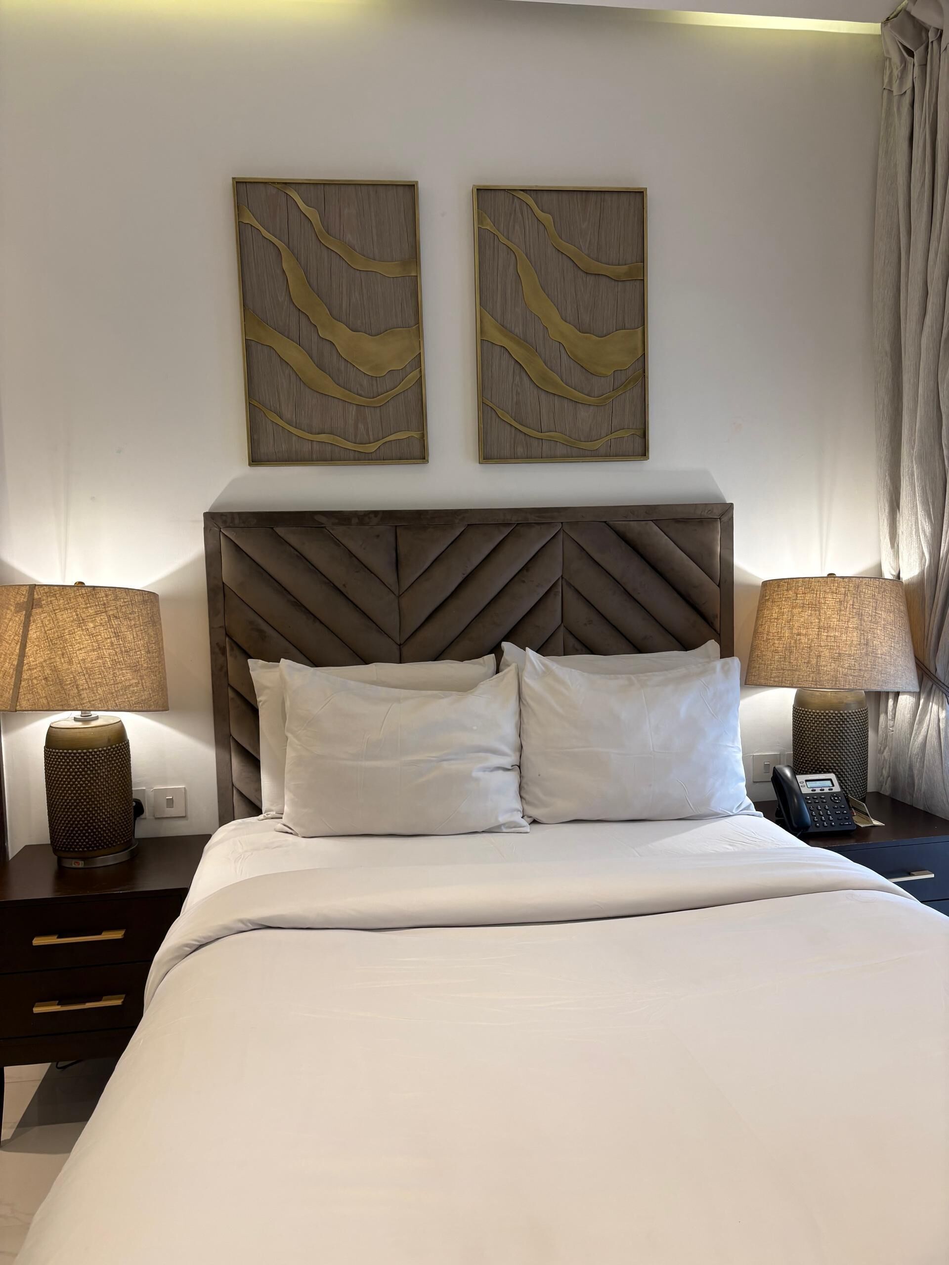 Businesshuoneisto | Tallelokero huoneessa, yksilöllisesti sisustettu