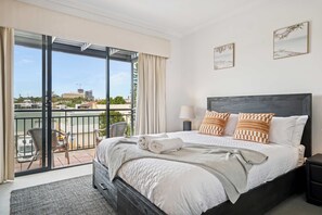 3 bedrooms, WiFi - 3BR | City Views | 2 Car Park | Fast Wifi (East Perth)