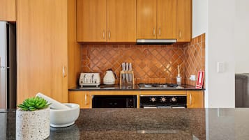 Coffee/tea maker, fridge, microwave, oven