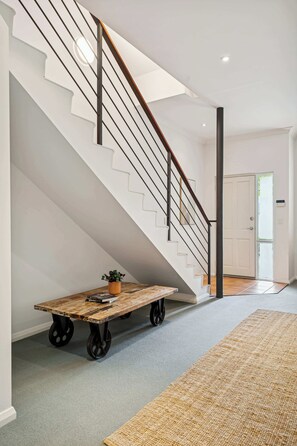 Interior - 3BR | City Views | 2 Car Park | Fast Wifi (East Perth)