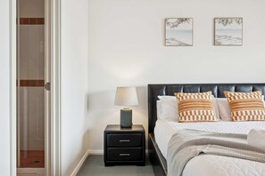 WiFi - 3BR | City Views | 2 Car Park | Fast Wifi (East Perth)
