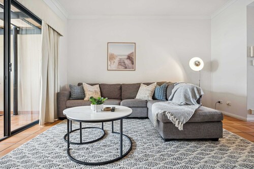 3BR | City Views | 2 Car Park | Fast Wifi