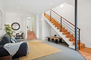 Interior - 3BR | City Views | 2 Car Park | Fast Wifi (East Perth)