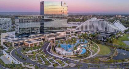 NY Style - City Views - Parking - Walk to Cafes