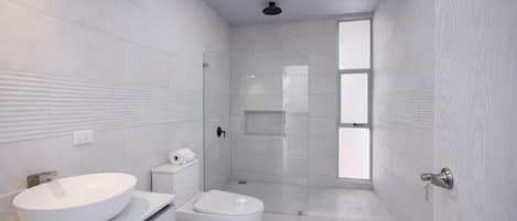 HandtĂŒcher, Seife, Toilettenpapier