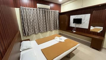 Dobbeltrom – deluxe, hageutsikt | Skrivebord for bærbar PC og wi-fi (inkludert)