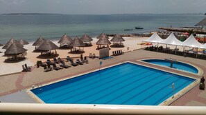 Outdoor pool - Landmark Mbezi Beach Resort and Conference Centre (Dar es Salaam)