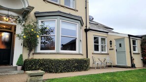Exterior detail - East Wing | Country & Tennis Court Access | Sleeps 4 (West Ayton)