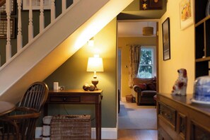 Interior - East Wing | Country & Tennis Court Access | Sleeps 4 (West Ayton)