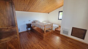 4 bedrooms, desk, iron/ironing board, travel cot - Villa in Provence (Mazan)