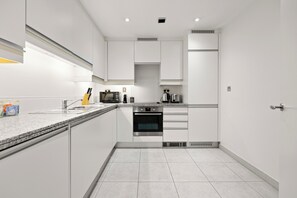 Private kitchen - The Bond Nest (London)