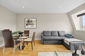 Living area - The Bond Nest (London)