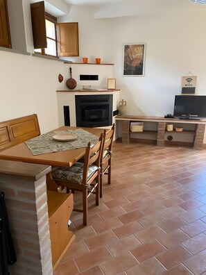 Dining - Podere Sant'Alfonso – An Ideal Place for Families (Monteverdi Marittimo)