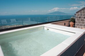 Outdoor spa tub - Borgo Mezzo Monte. Panoramic Sea View,Jacuzzi and Concierge by Feeling Italy (Sorrento)