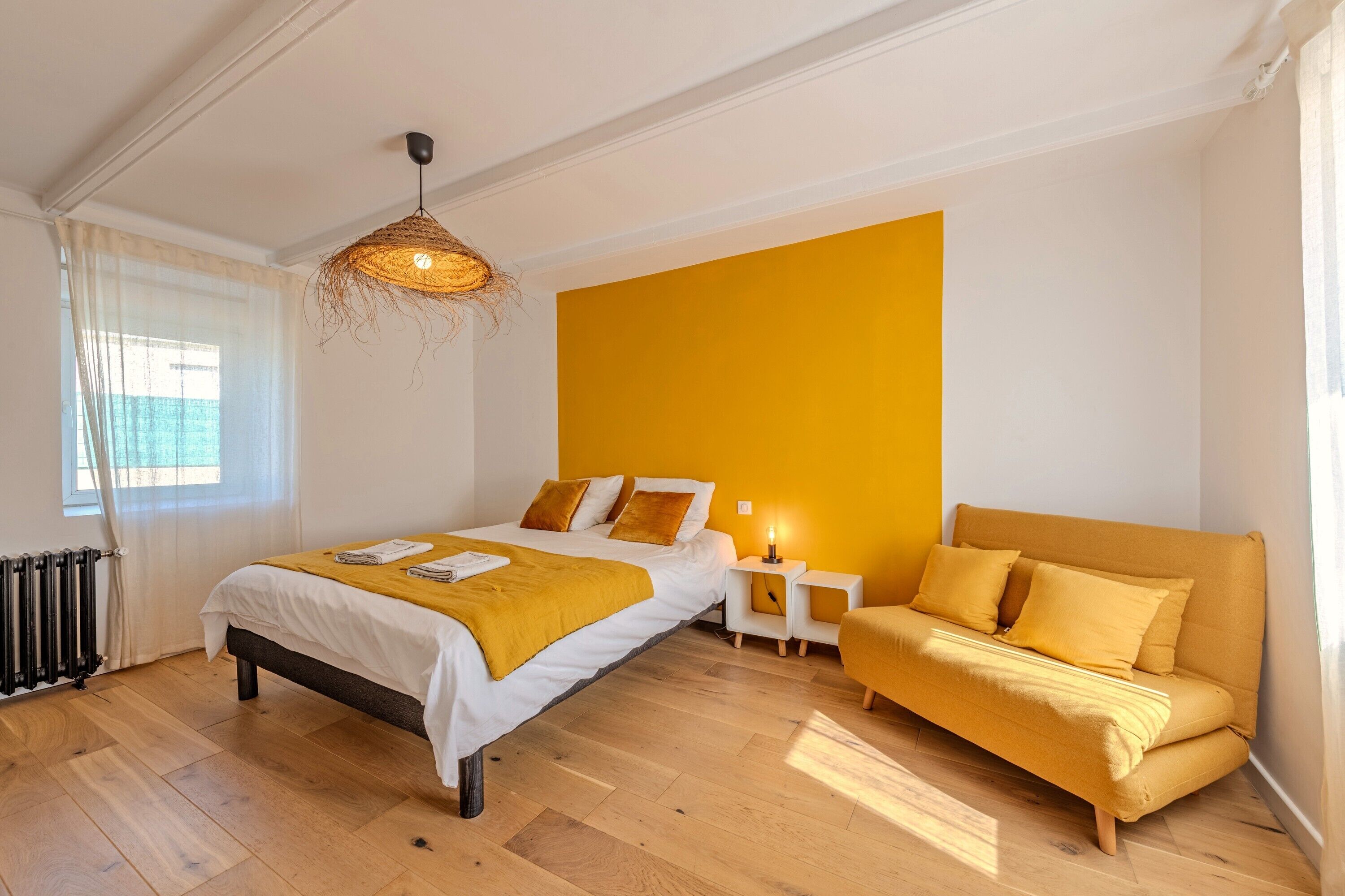 Iron/ironing board, WiFi, bed sheets, wheelchair access