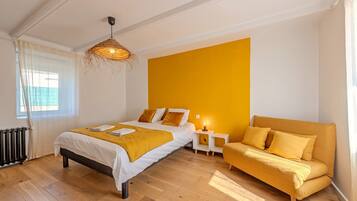 Iron/ironing board, WiFi, bed sheets, wheelchair access