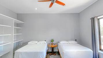 2 habitaciones, escritorio, tabla de planchar con plancha y wifi gratis