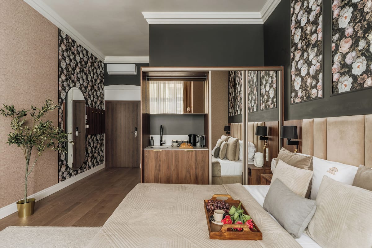 Iron/ironing board, free WiFi